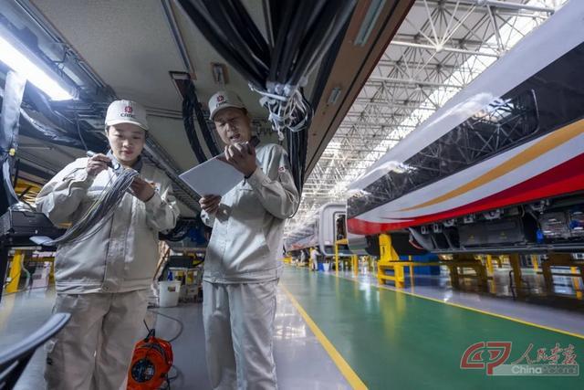 智启新程·新春走基层“陆地飞虹”迎来春运站岗(图2)